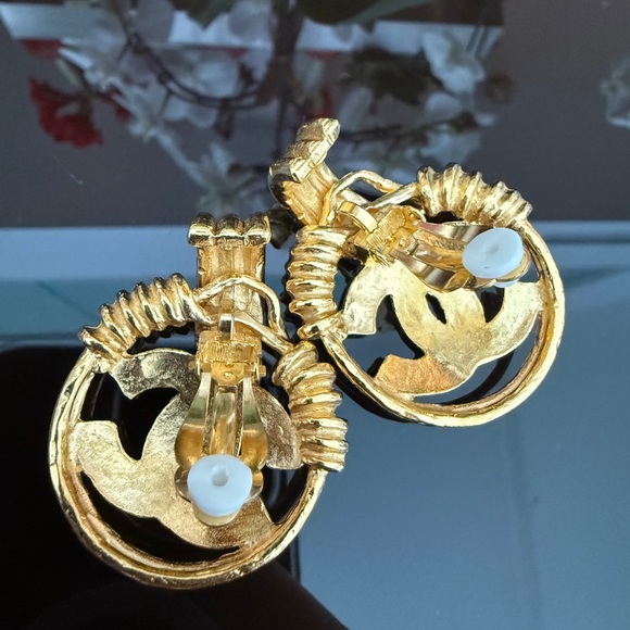 ❗️SOLD❗️LOT 1748 24K gold plated CHANEL vintage CC clip on earrings - Picture 7 of 8